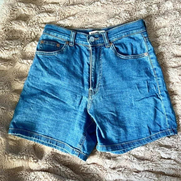 **SOLD** Pull&Bear Jean Shorts - Picture 4 of 5